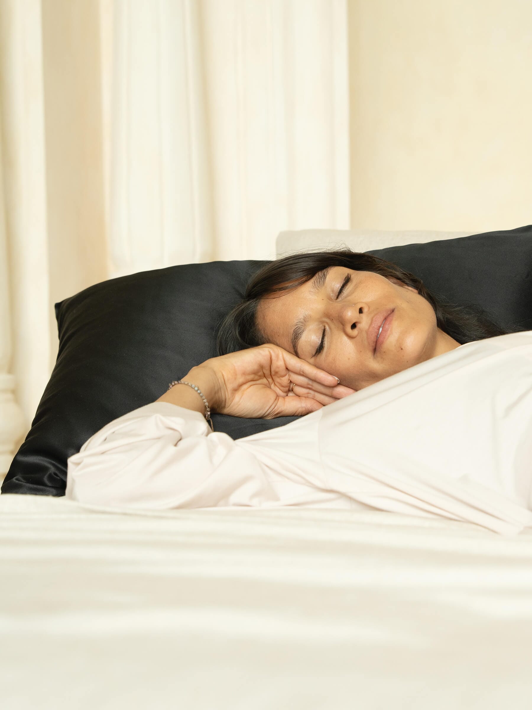 Black Silk Pillowcase - Queen Size - Zippered