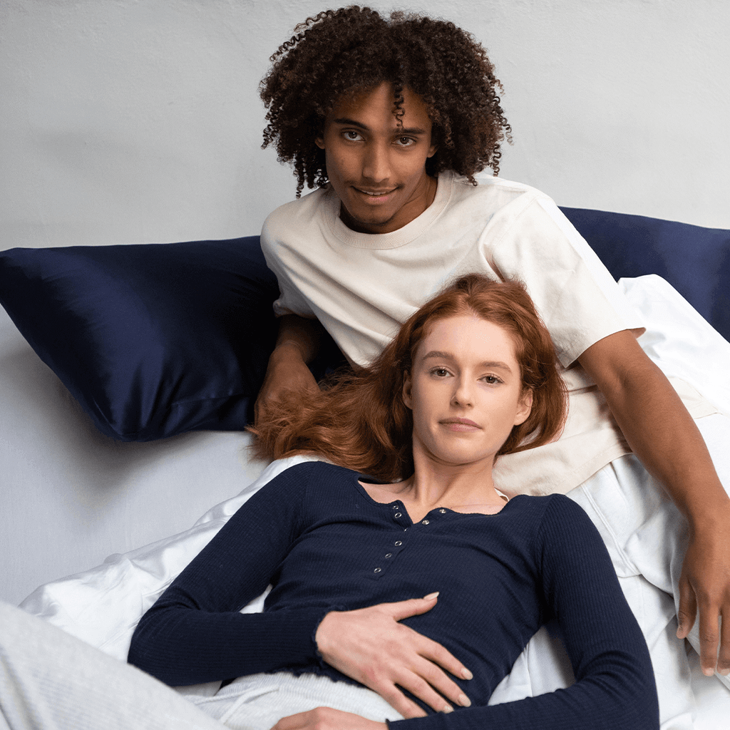 2 Navy Silk Pillowcases - Queen Size - Zippered